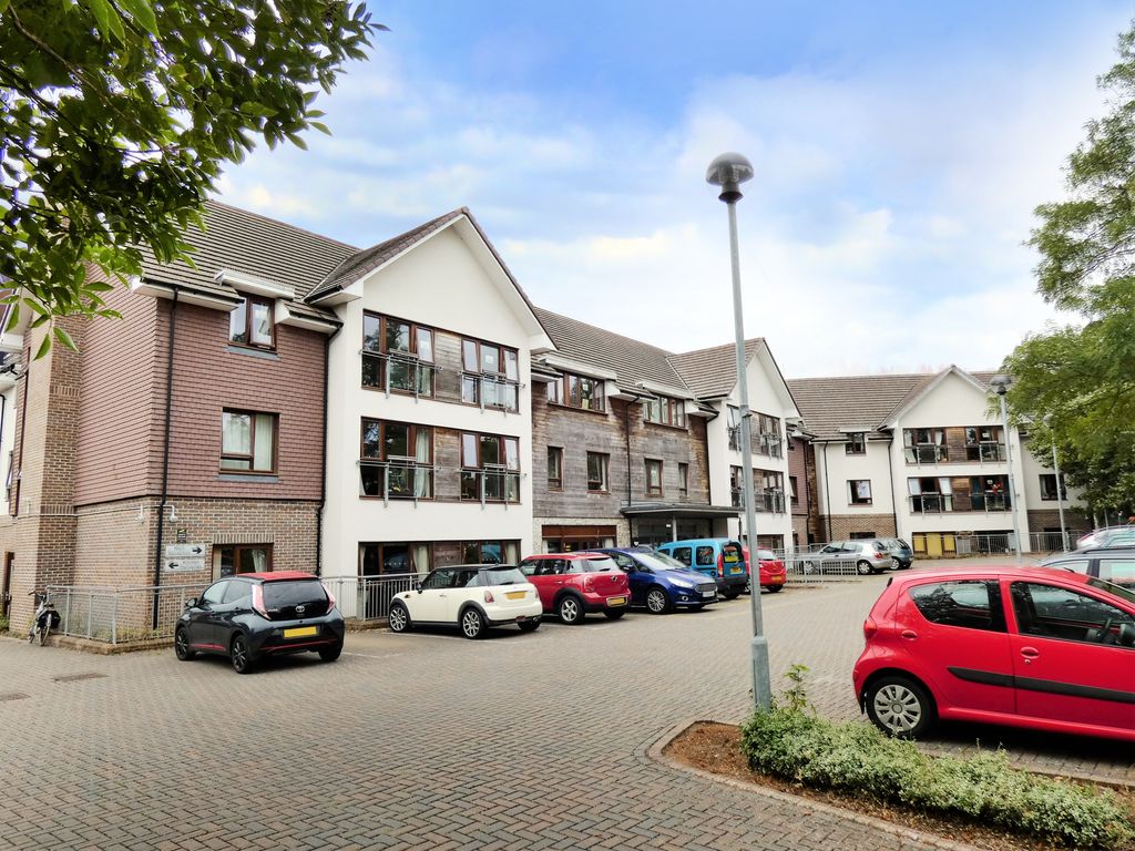 2 bed flat for sale in Station Road, Rustington, Littlehampton BN16