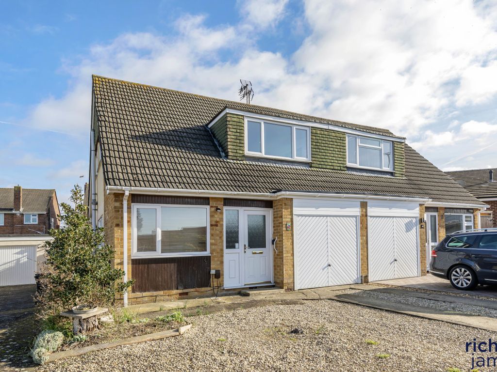 3 bed semidetached house for sale in Road, Wroughton, Swindon