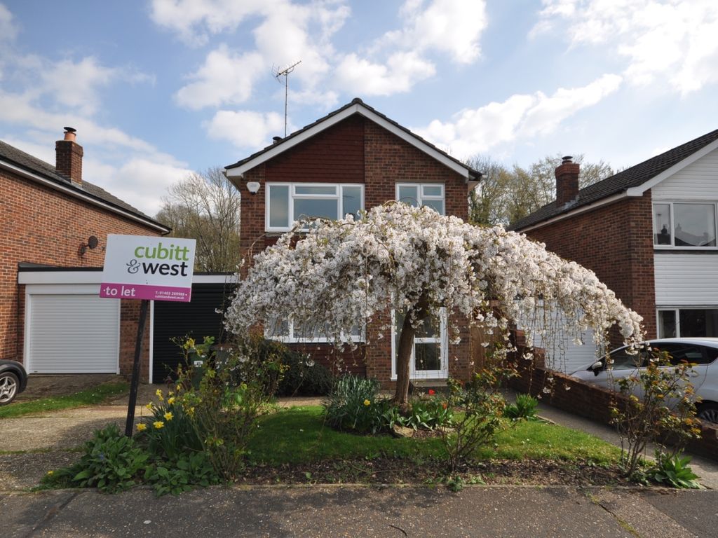 3 bed linkdetached house to rent in Woodfield Road, Rudgwick, Horsham