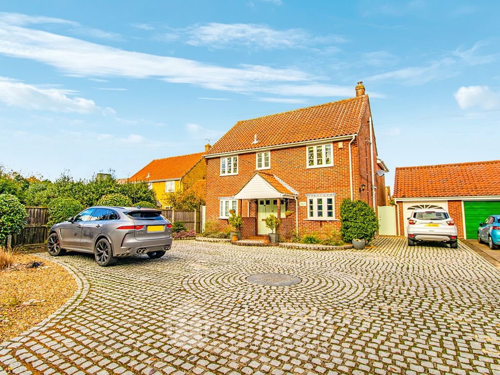 4 bed detached house for sale in Coggeshall Road, Braintree CM7, £