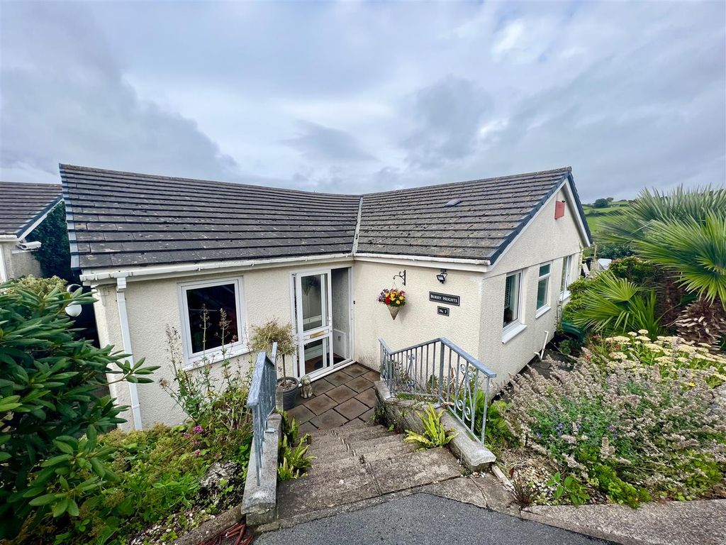 3 bed detached bungalow for sale in Golwg Y Mor, Penclawdd, Swansea SA4