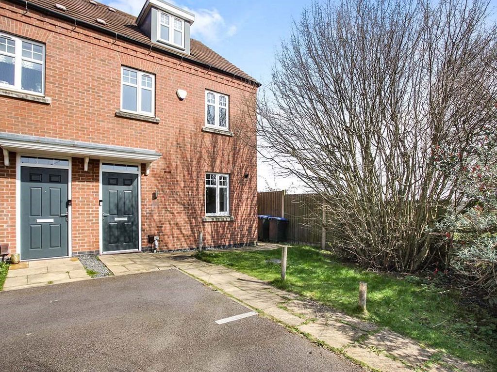 3 bed end terrace house to rent in Jubilee Way, Burbage, Hinckley