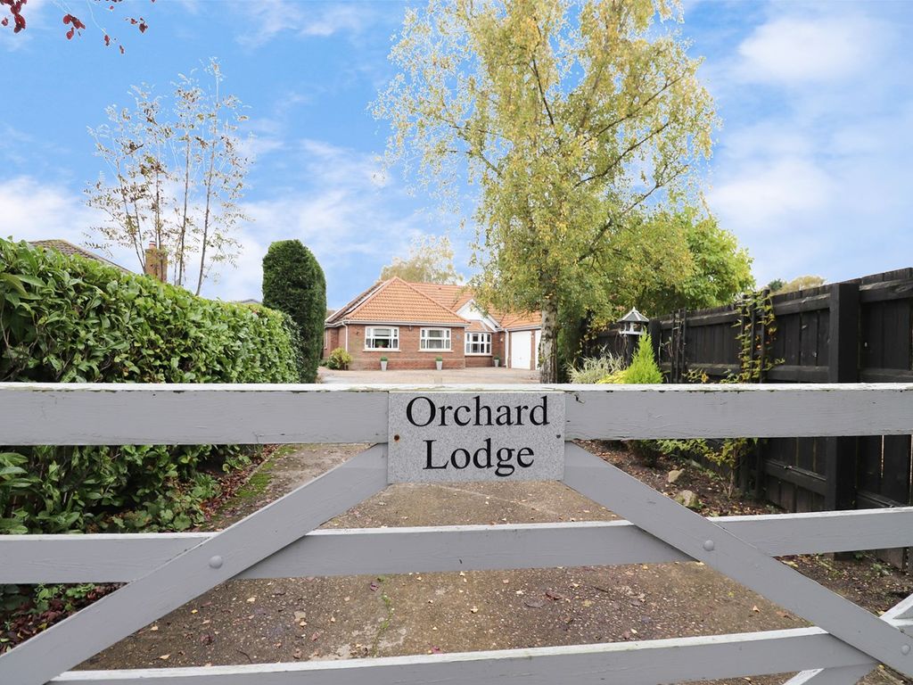 5 bed detached bungalow for sale in Westgate, Scotton DN21, £650,000