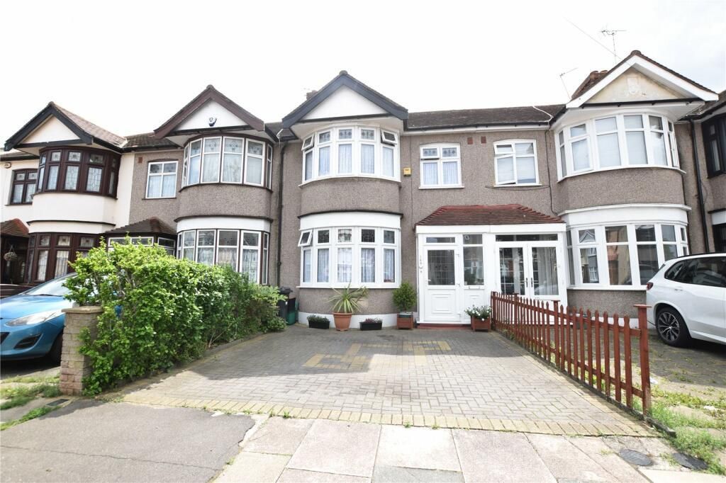 3 bed terraced house to rent in Havering Gardens, Chadwell Heath RM6, £