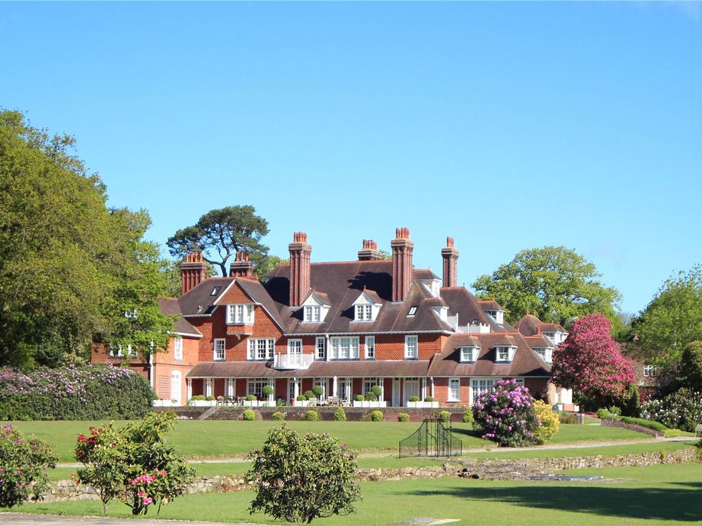5 bed flat for sale in Chelwood Gate, Haywards Heath, East Sussex RH17