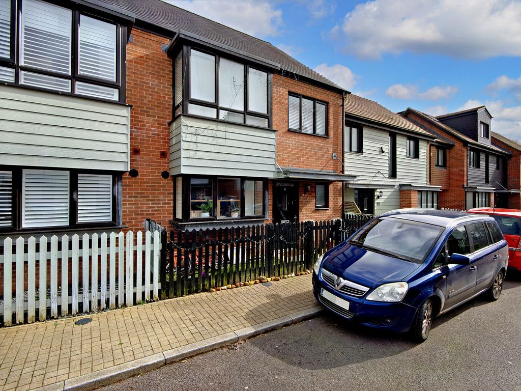 New home, 4 bed terraced house for sale in Derby Drive, Leybourne, West