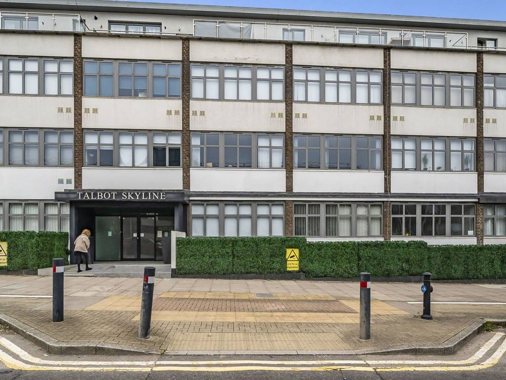 Studio to rent in Pinner, Pinner, Harrow HA2, £1,250 pcm Zoopla