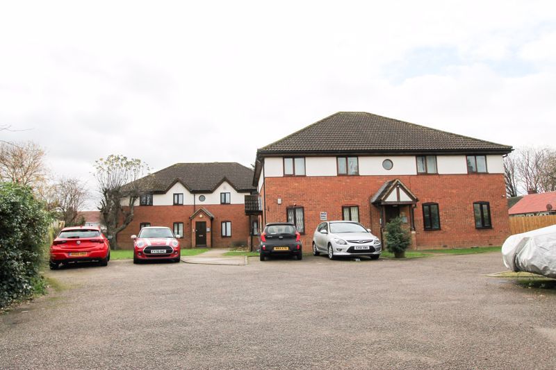 2 bed flat to rent in St. Crispins Close, Southall UB1, £1,500 pcm Zoopla