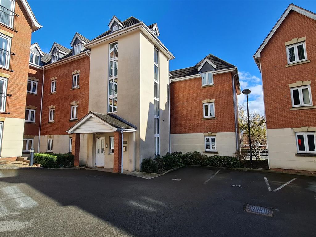 2 bed flat for sale in Desford House, Southfield Court, Hinckley LE10