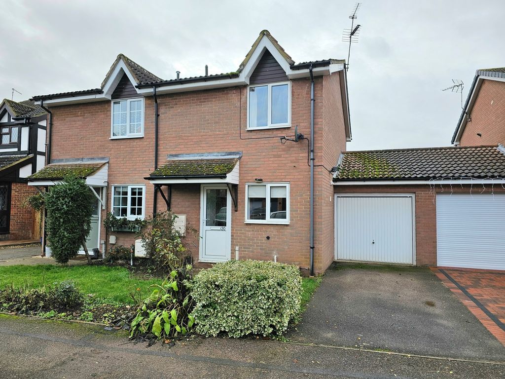 3 bed semidetached house for sale in Hamden Way, Papworth Everard