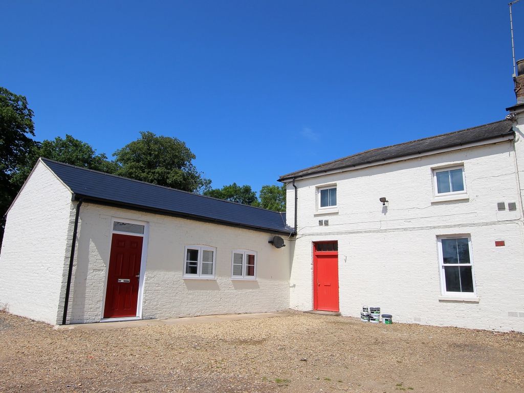 4 bed semidetached house to rent in Oundle Road, Alwalton