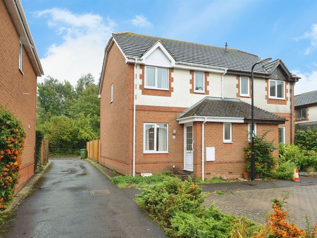 3 bed semidetached house for sale in Dundonald Close, Southampton SO19