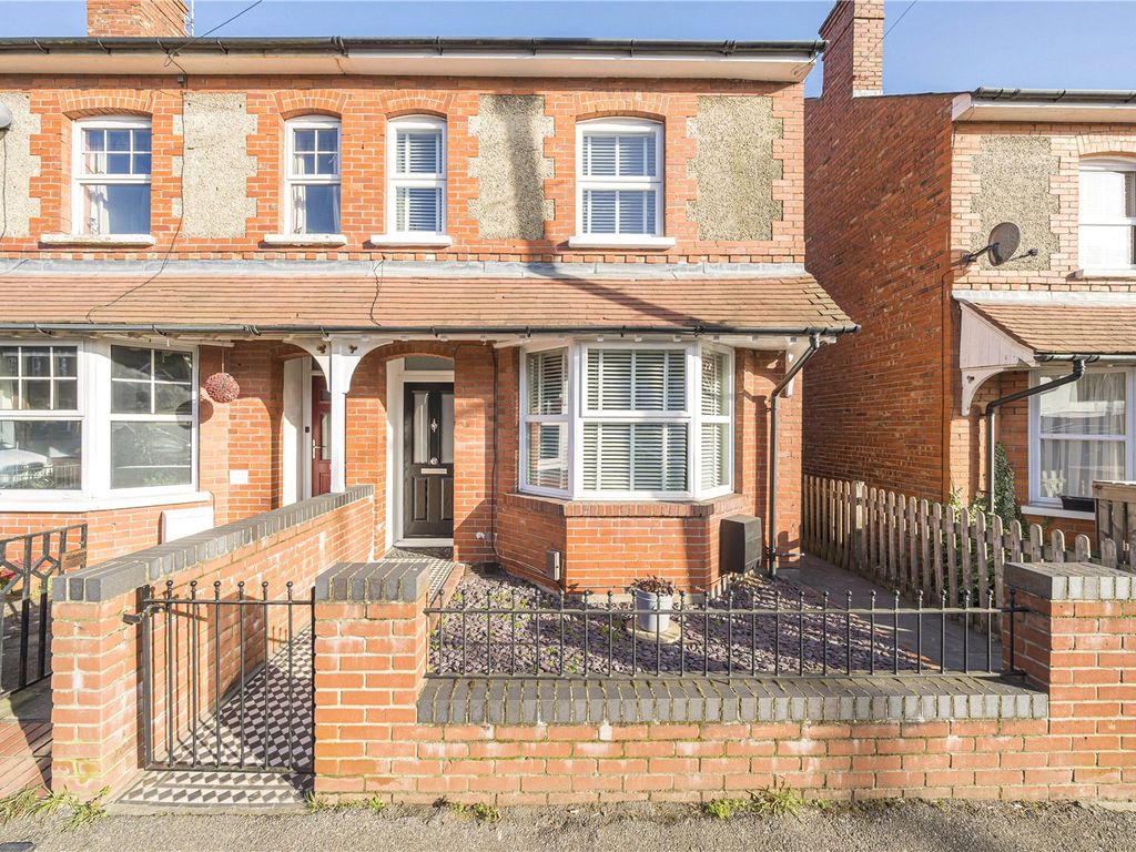 4 bed semidetached house for sale in Limpsfield Road, Warlingham