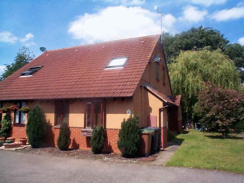 2 bed mews house to rent in Laburnum Close, Woodford Halse, Daventry