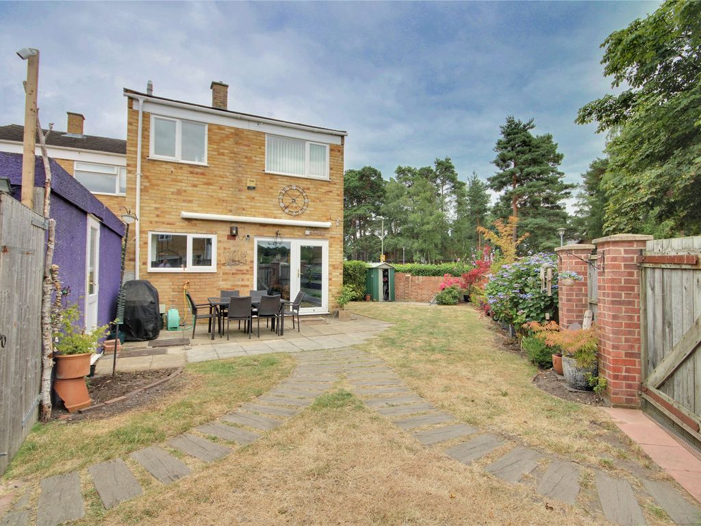 3 Bed End Terrace House For Sale In Pinewood Park Farnborough