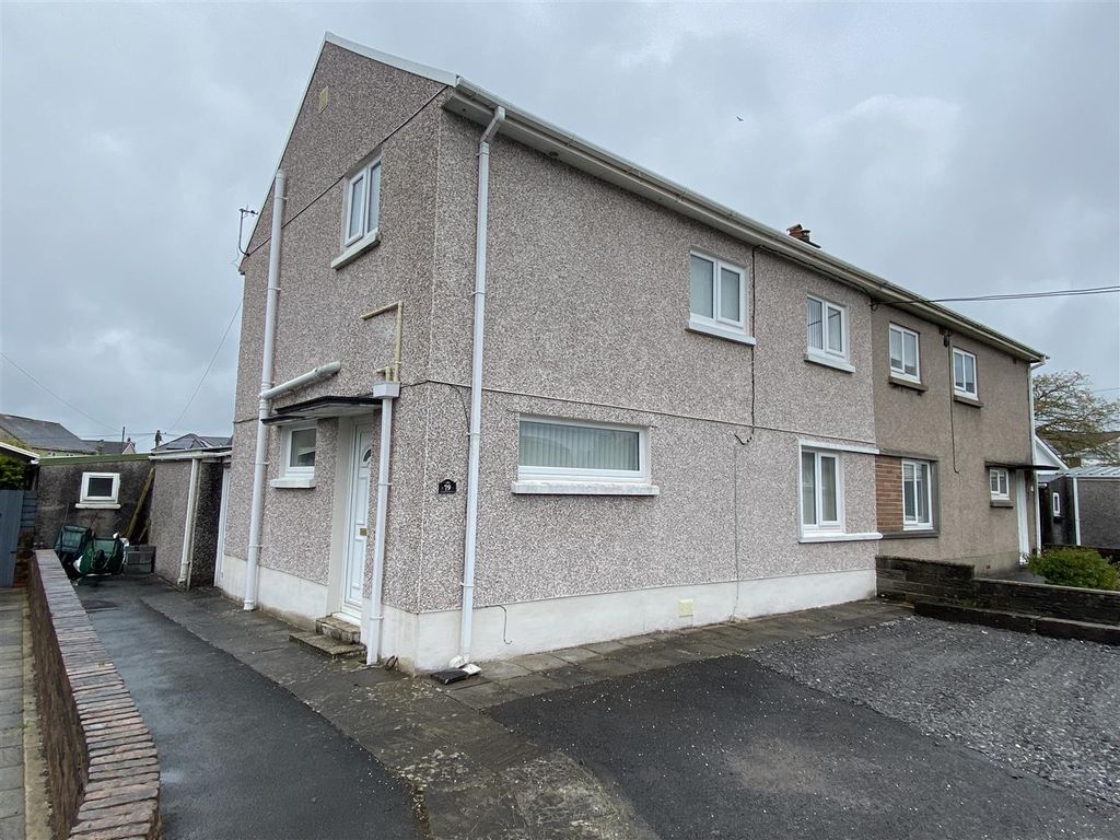 3 bed semidetached house for sale in Caeglas, Cross Hands, Llanelli