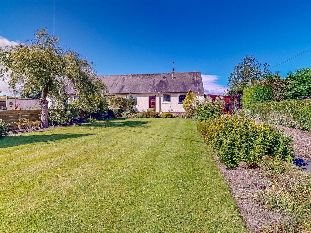 2 bed semidetached bungalow for sale in Kinnaird Road,