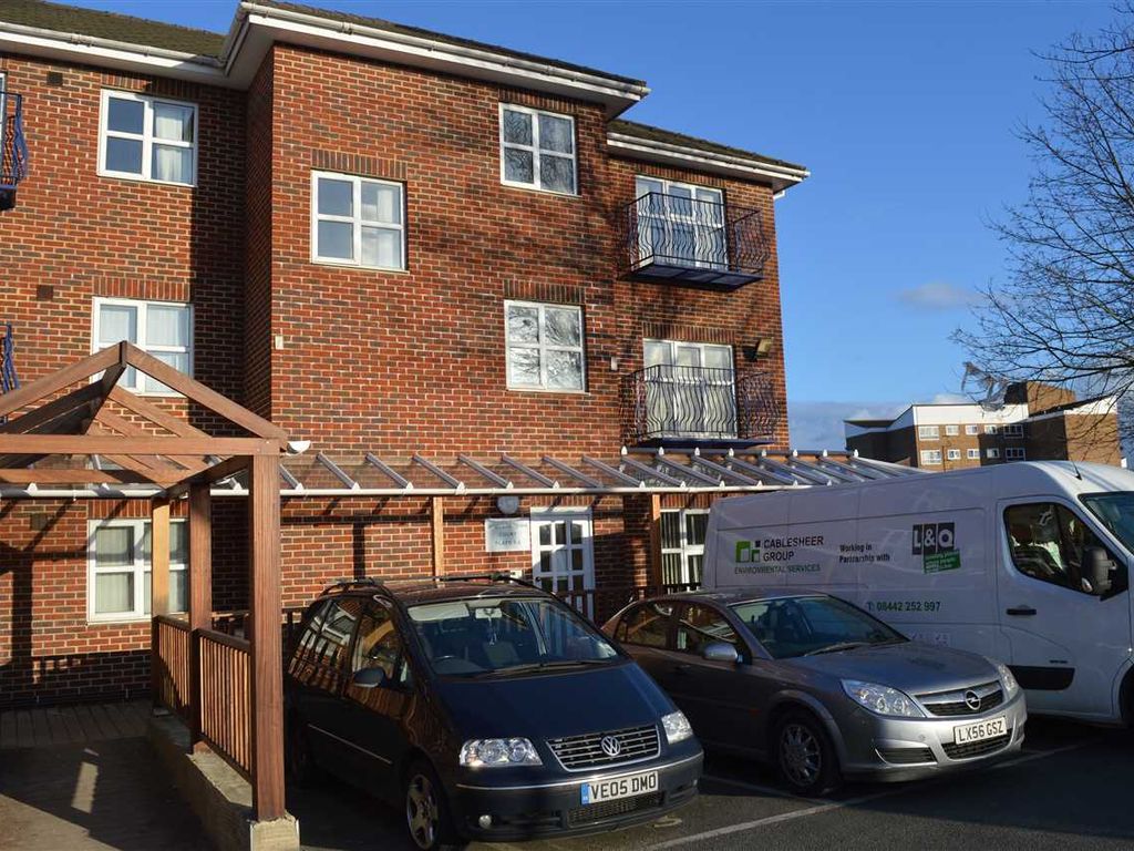 2 bed flat to rent in Walterstown Court, Highfield Road, Dartford DA1