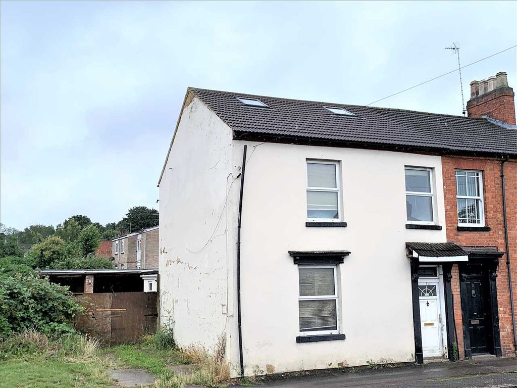 4 bed end terrace house for sale in Newport Road, New Bradwell, Milton