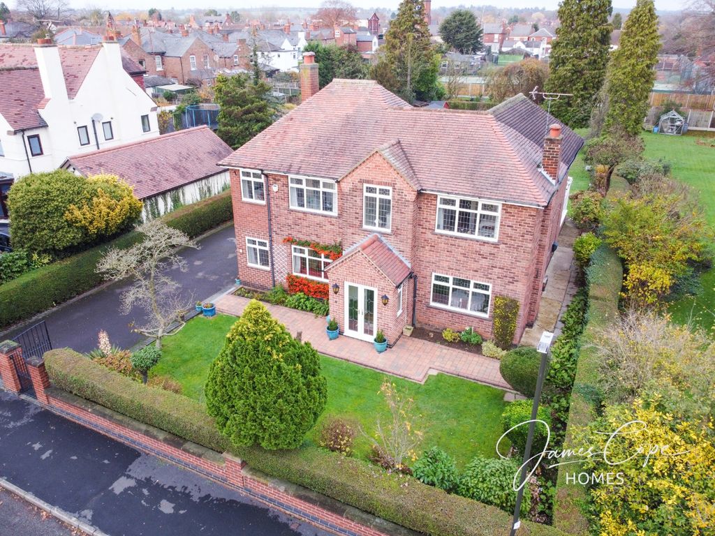 4 bed detached house for sale in Central Avenue, Borrowash, Derby