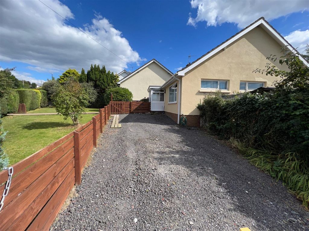 4 bed semidetached bungalow for sale in Maes Y Felin, Penrhyncoch