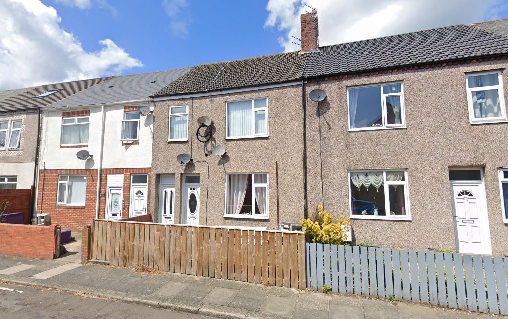 2 bed flat for sale in Castle Terrace, Ashington NE63, £29,000 Zoopla