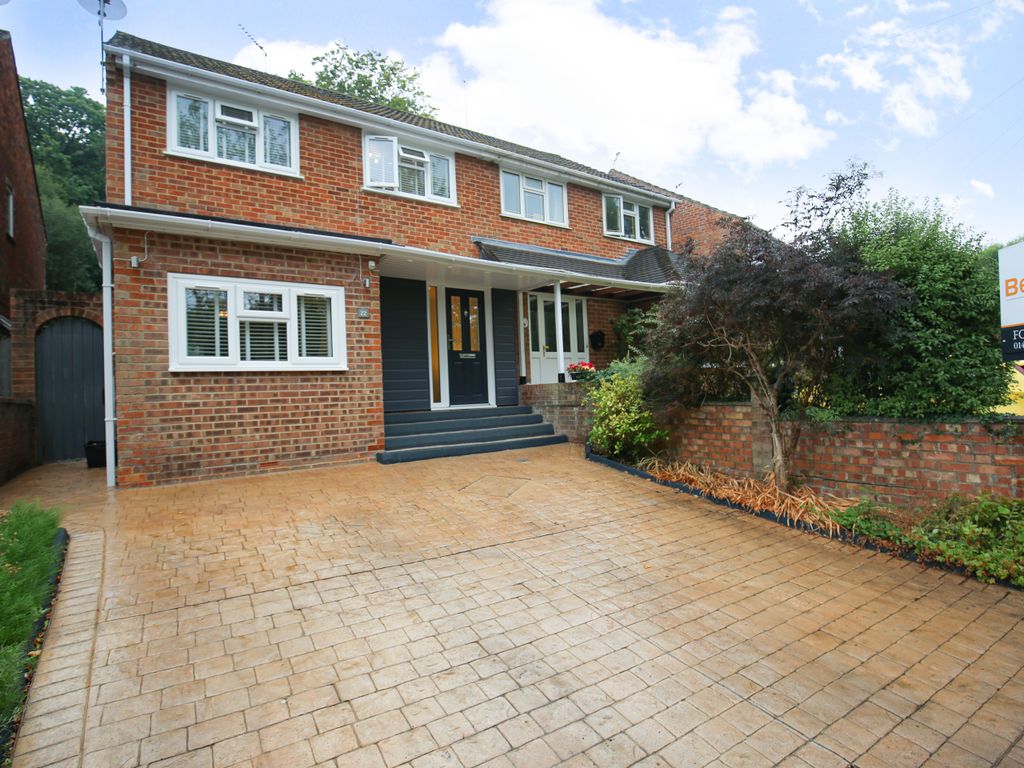 3 bed semidetached house for sale in Foxbury Close, Hythe, Southampton