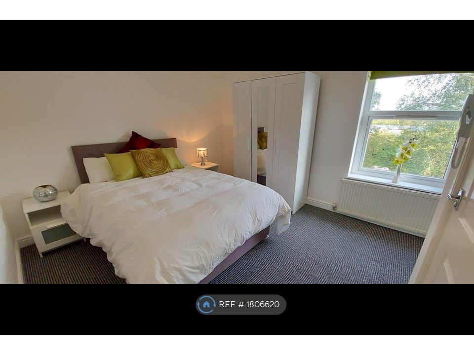 Studio to rent in Walsall Road, Cannock WS11, £595 pcm Zoopla