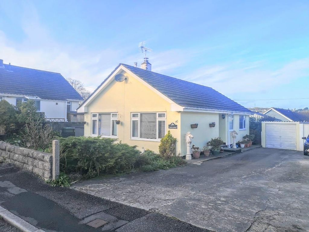 3 bed detached bungalow for sale in Beverley Crescent, Hayle TR27, £
