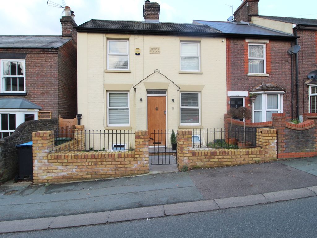 3 bed semidetached house to rent in Church Street, Hemel Hempstead