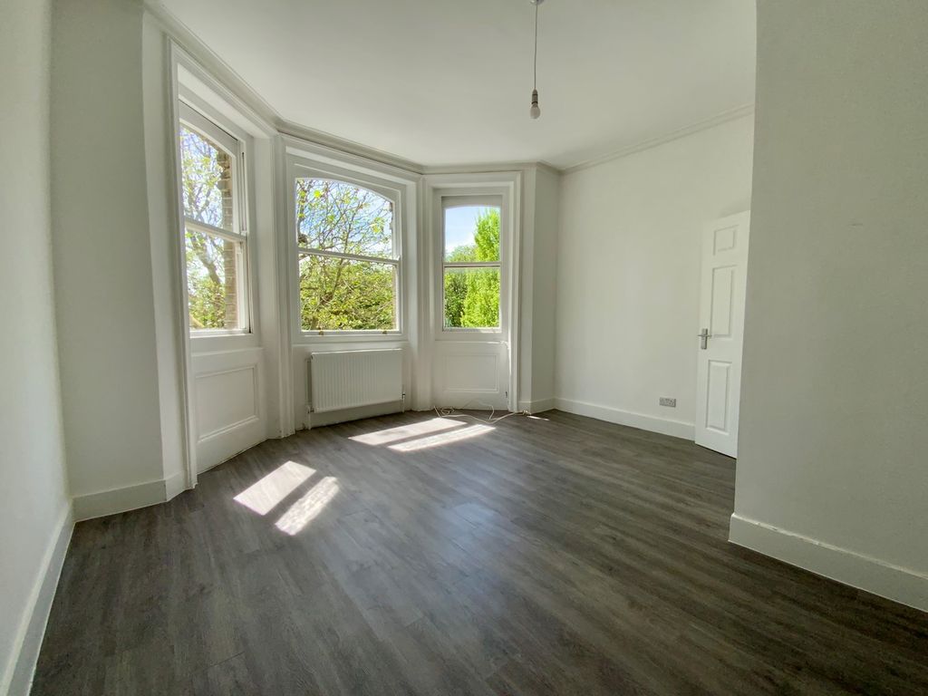 2 bed flat to rent in Cromwell Road, Hove BN3, £1,450 pcm Zoopla