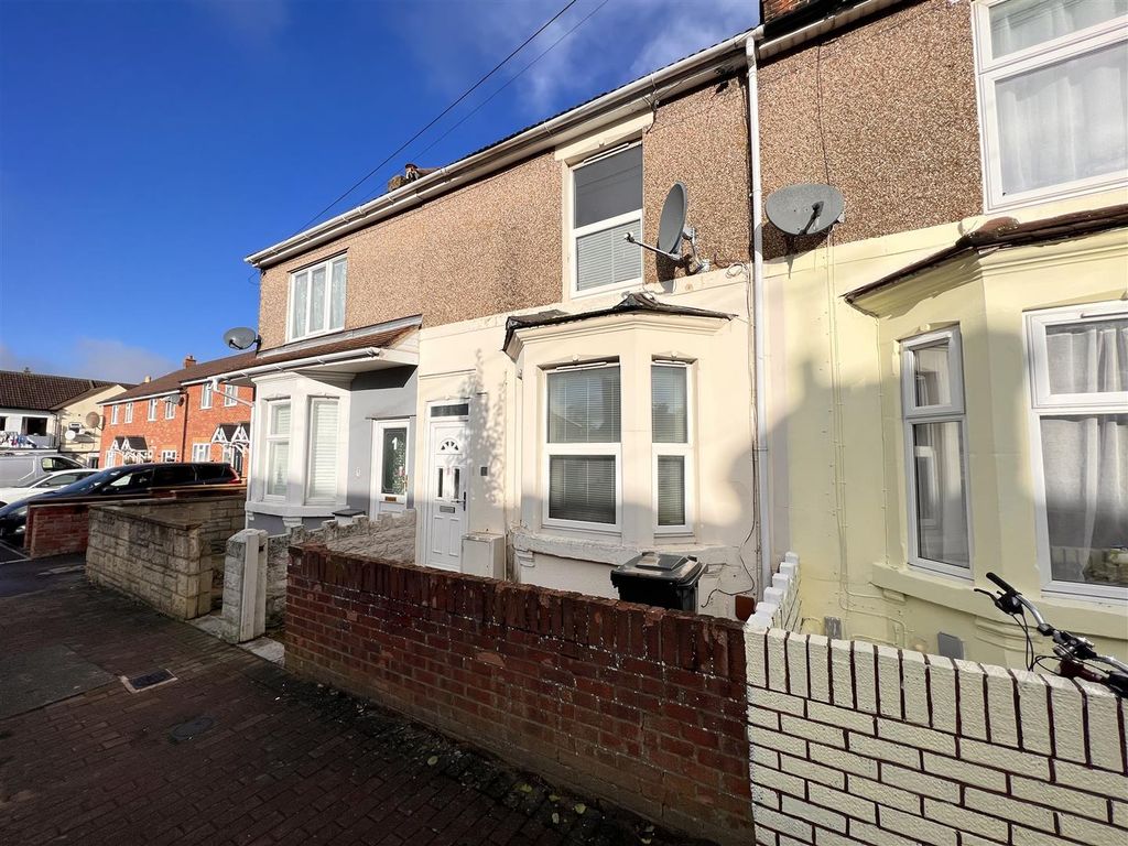 3 bed terraced house for sale in Caulfield Road, Swindon SN2, £230,000