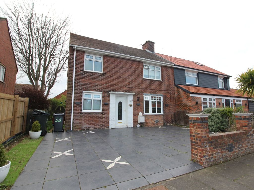 4 bed semidetached house for sale in Monmouth Gardens, Wallsend, Tyne