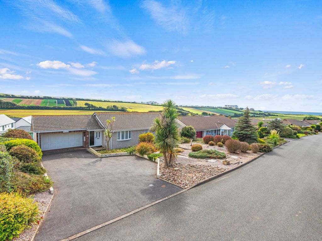 3 bed detached bungalow for sale in Mead Drive, Thurlestone