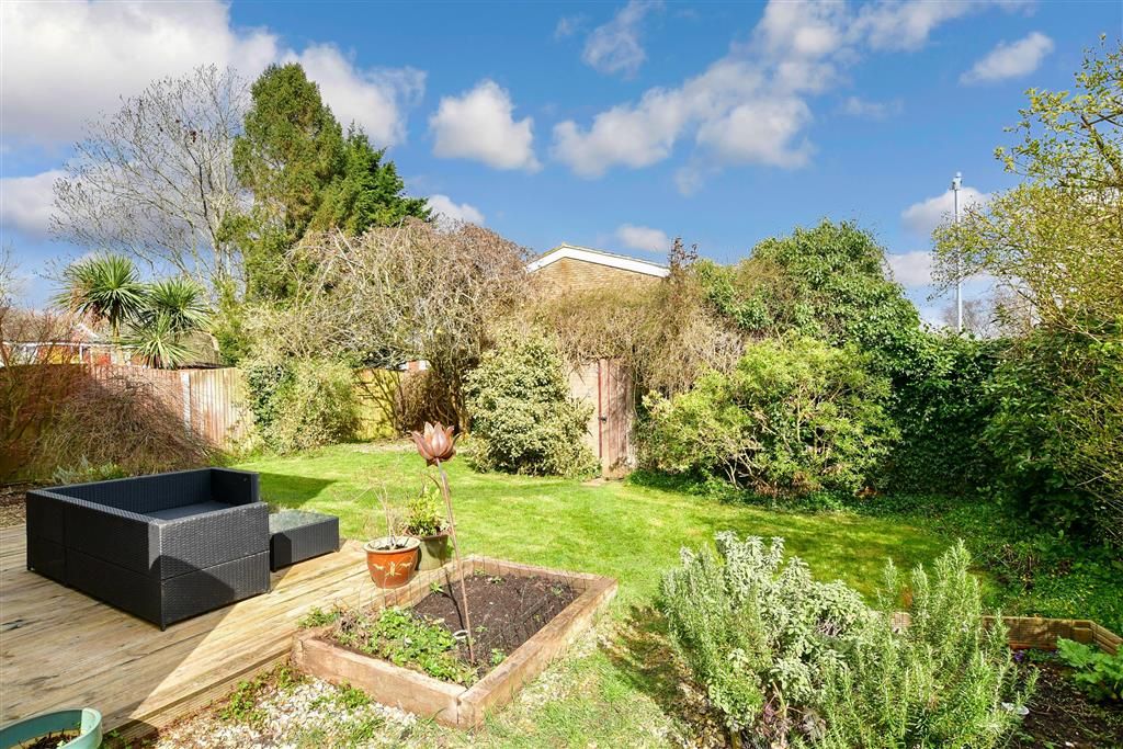 4 bed end terrace house for sale in Highview, Vigo Village, Meopham