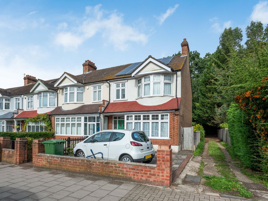 3 bed end terrace house for sale in Upper Elmers End Road, Beckenham
