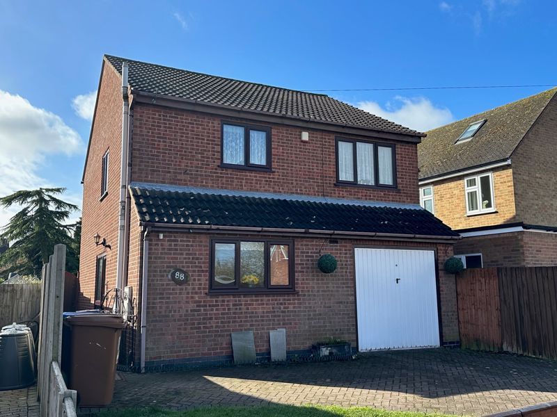 3 bed detached house for sale in Charnwood Road, Barwell, Leicester LE9