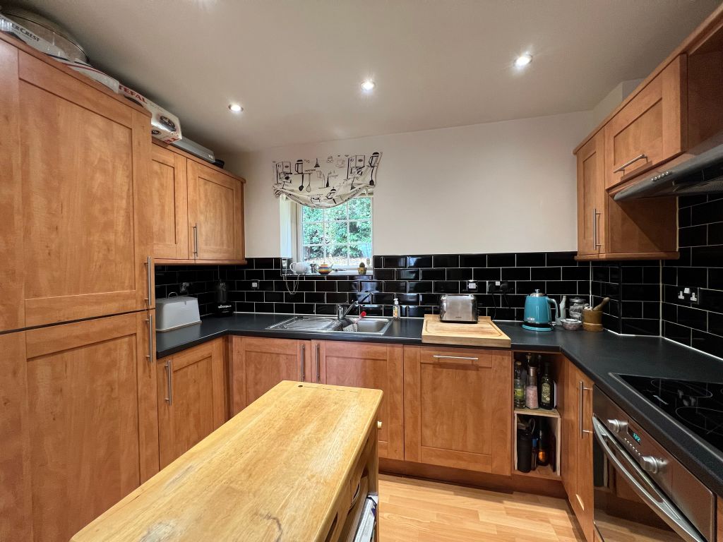 2 bed flat to rent in Holywell Heights, Sheffield S4, £725 pcm Zoopla