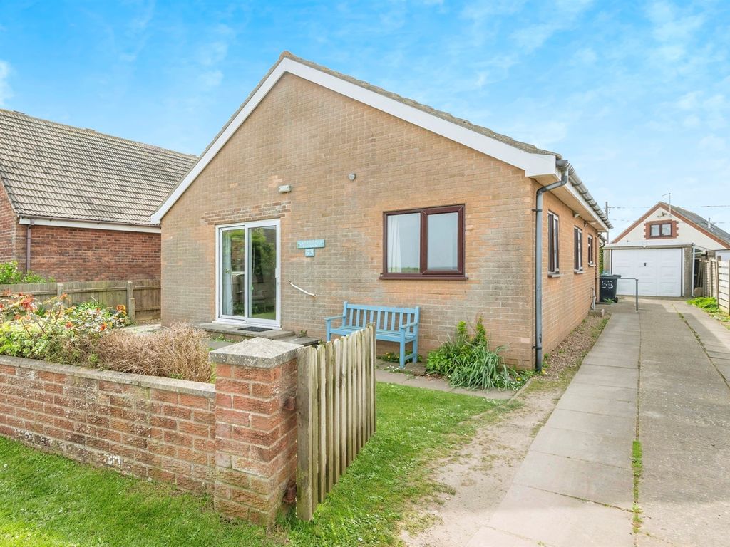 3 bed detached bungalow for sale in Newlands Estate, Bacton, Norwich NR12, £350,000 Zoopla