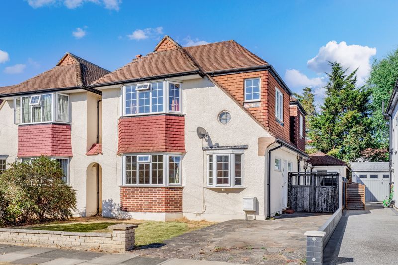 4 bed linkdetached house for sale in Lawrence Avenue, Old Malden