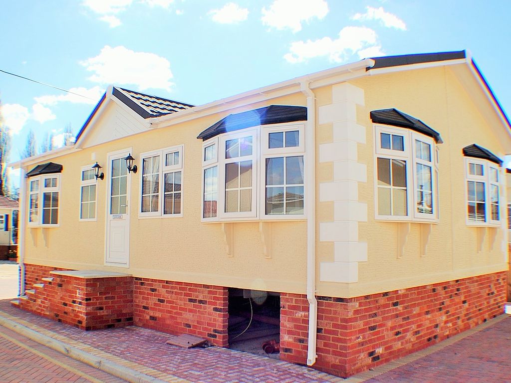 New home, 2 bed mobile/park home for sale in Lynhurst Road, Highcliffe BH23 Zoopla