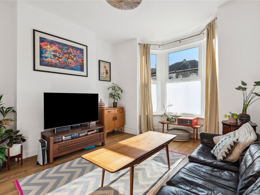 2 bed flat for sale in Byrne Road, London SW12, £625,000 Zoopla