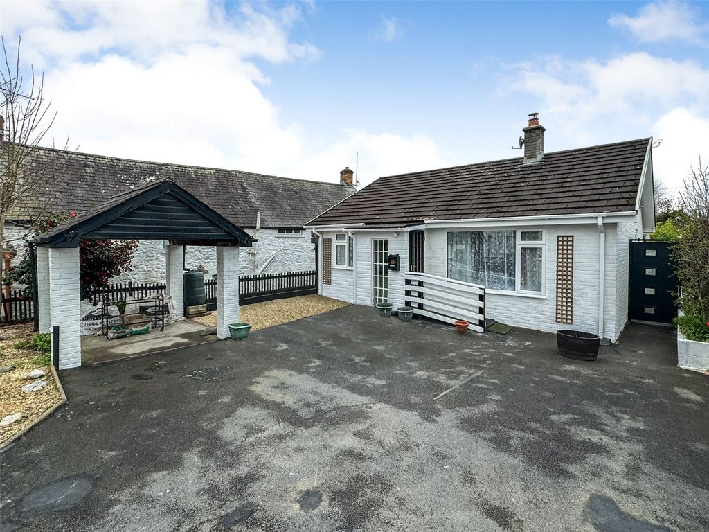 2 bed bungalow for sale in Penrhyncoch, Aberystwyth, Ceredigion SY23, £