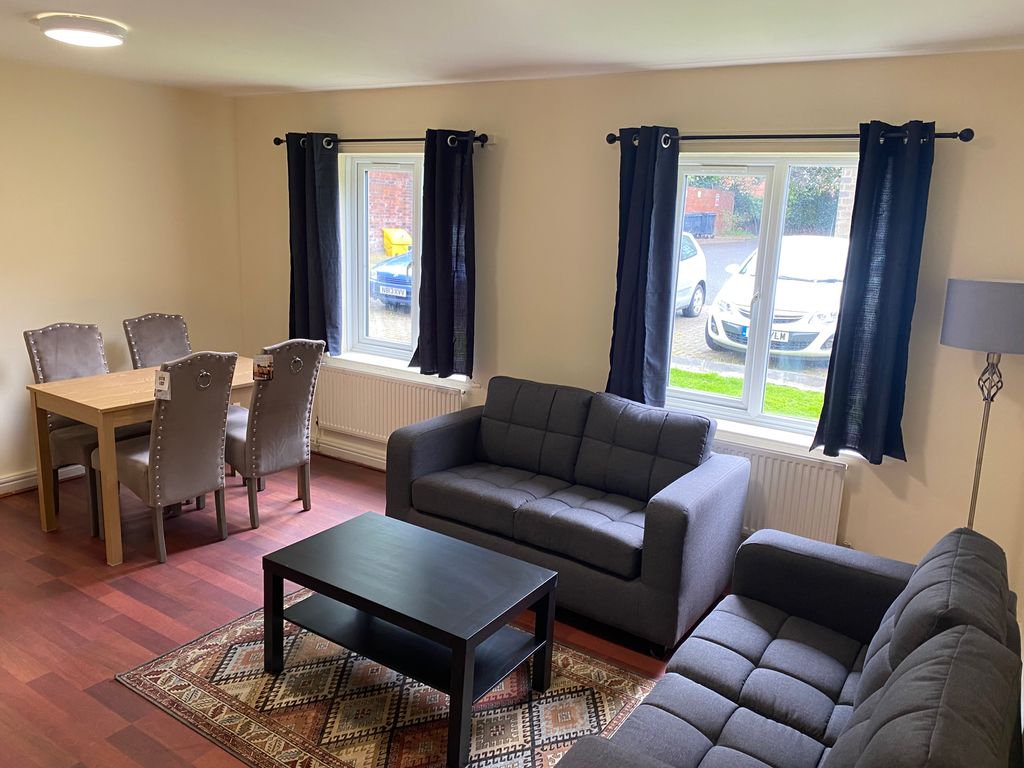 3 bed flat to rent in Orchard Lodge, 11A North Hill Road, Headingley