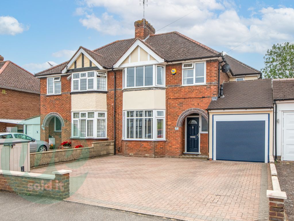 4 bed semidetached house for sale in Limes Avenue, Aylesbury HP21 Zoopla