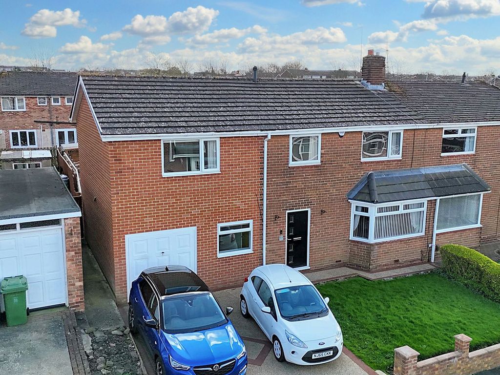 4 bed semidetached house for sale in Riding Lea, Winlaton, BlaydonOn