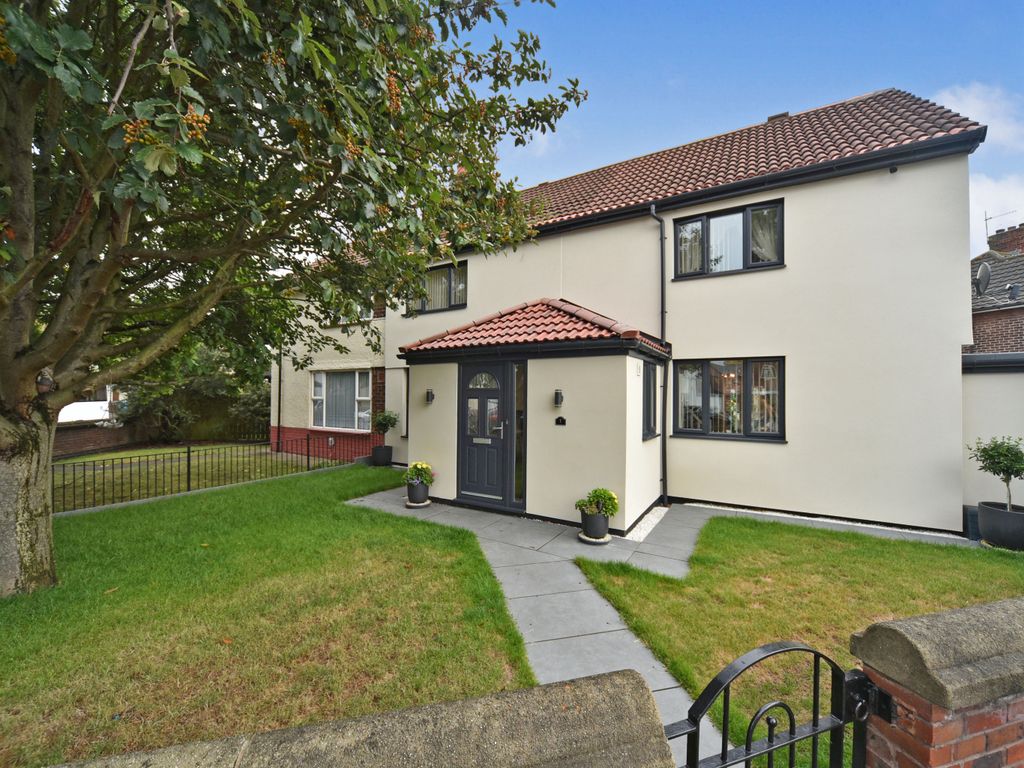 3 bed semidetached house for sale in Grantley Grove, Hull, East