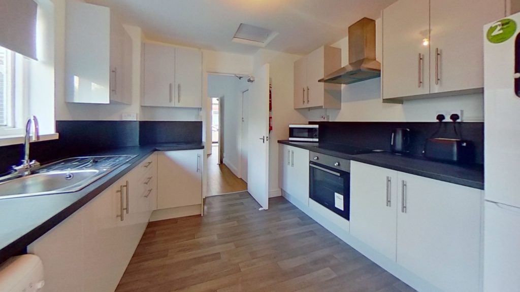 4 bed shared to rent in Meadow Street, Treforest
