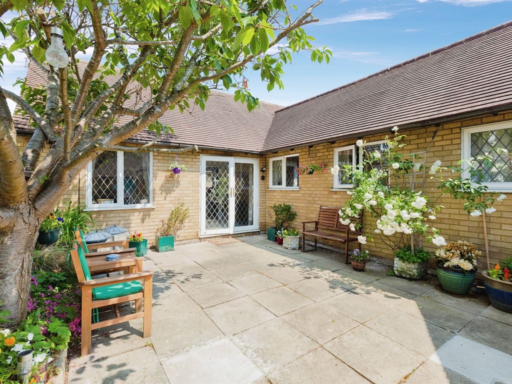 2 bed detached bungalow for sale in Knoll Close, Sherington, Newport
