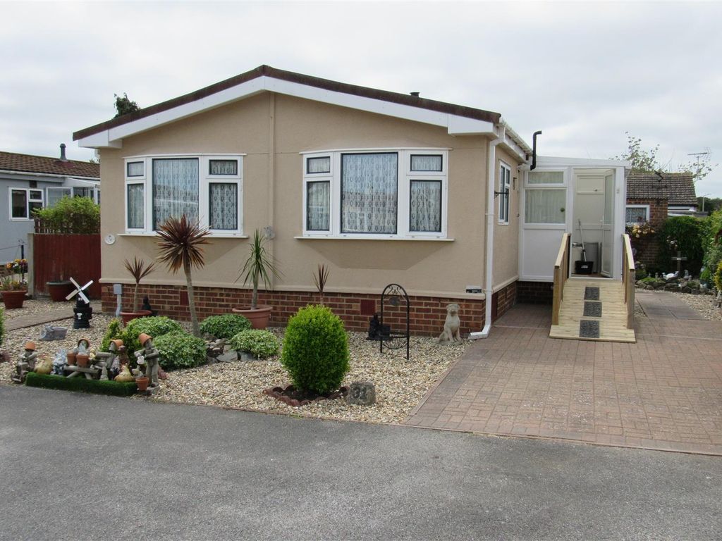 2 bed mobile/park home for sale in Orchard Park Homes, Reculver Road